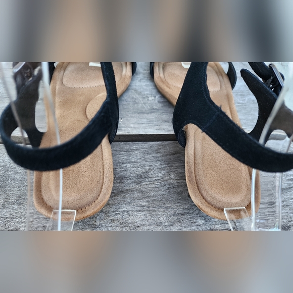 10 women Koolaburra by UGG platform cork grommet strap sandals black gold velvet - Picture 9 of 16